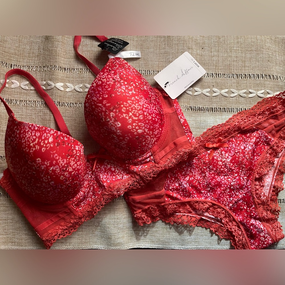 Flirtatious Red Lace Bra Set